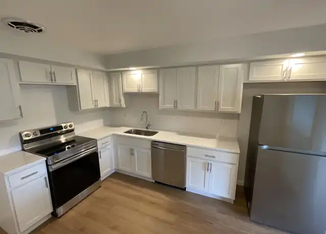 Property at 2455 Lee Blvd Unit 102, Cleveland Heights, OH, 44118, 2 beds, 2 baths, [object Object]