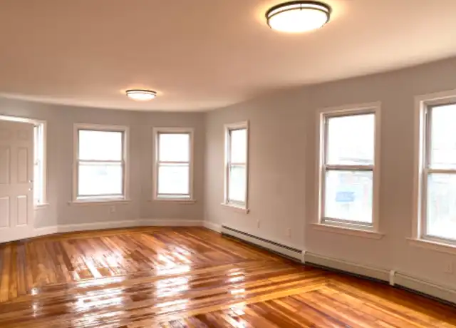 Property at 202 Pine St Unit 3, Attleboro, MA, 02703, 3 beds, 1.5 baths, [object Object]
