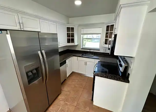 Property at 736 SW 6th Ave, Hallandale Beach, FL, 33009, 4 beds, 2 baths, [object Object]