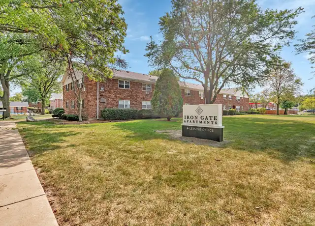 Property at 15 Briar St Unit 15, Glen Ellyn, IL, 60137, 1 bed, 1 bath, [object Object]
