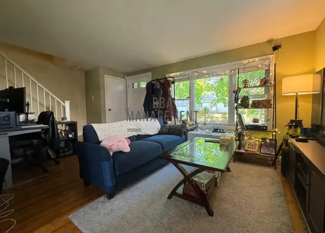 Property at 112 Rowe St, Auburndale, MA, 02466, 2 beds, 1 bath, [object Object]