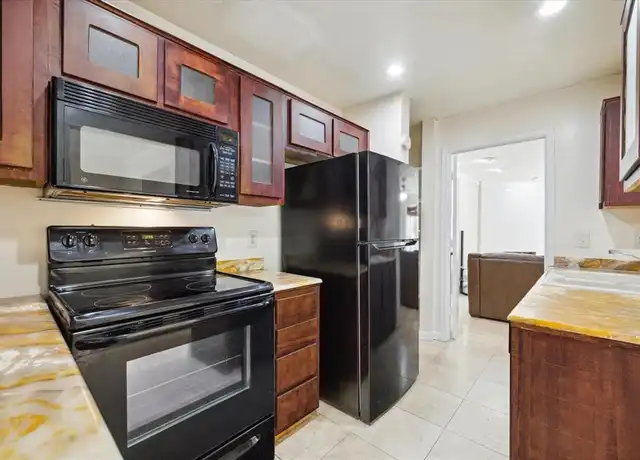 Property at 2211 Place Rebecca Ln Unit B10, Houston, TX, 77090, 2 beds, 1.5 baths, [object Object]