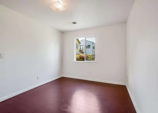 Property at 1734 10th St, Oakland, CA, 94607, 3 beds, 1 bath, [object Object]