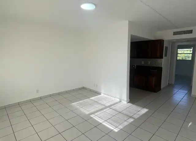 Property at 2500 NW 9th Ave Unit 207, Wilton Manors, FL, 33311, 1 bed, 1 bath, [object Object]