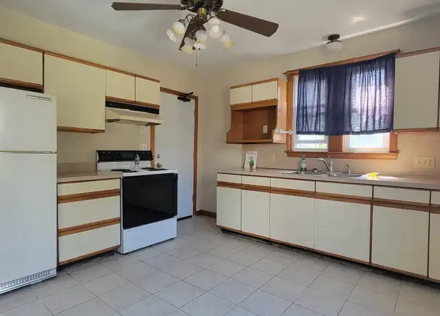 Property at 107 Birdsey Ave Unit 1, Middletown, CT, 06457, 1 bed, 1 bath, [object Object]