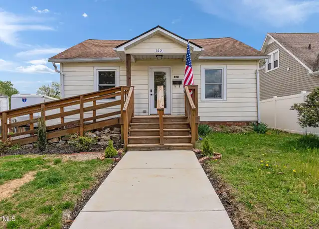 Property at 142 E Park Dr Unit A, Kingsport, TN, 37660, 2 beds, 1 bath, [object Object]