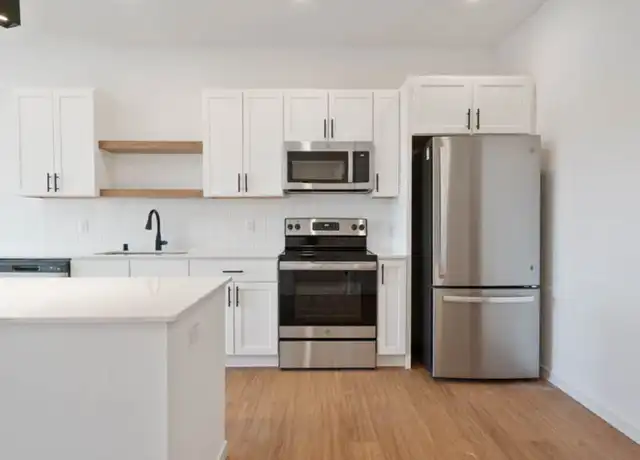 Property at 100 N Farwell St Unit 513, Eau Claire, WI, 54703, 1 bed, 1 bath, [object Object]