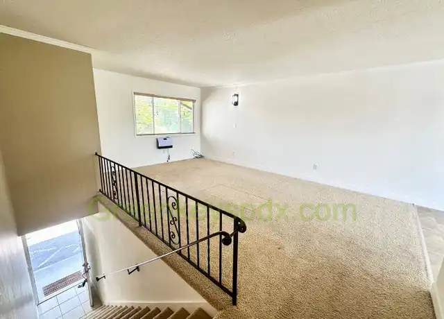 Property at 1035 SW Bertha Blvd, Portland, OR, 97219, 2 beds, 1 bath, [object Object]