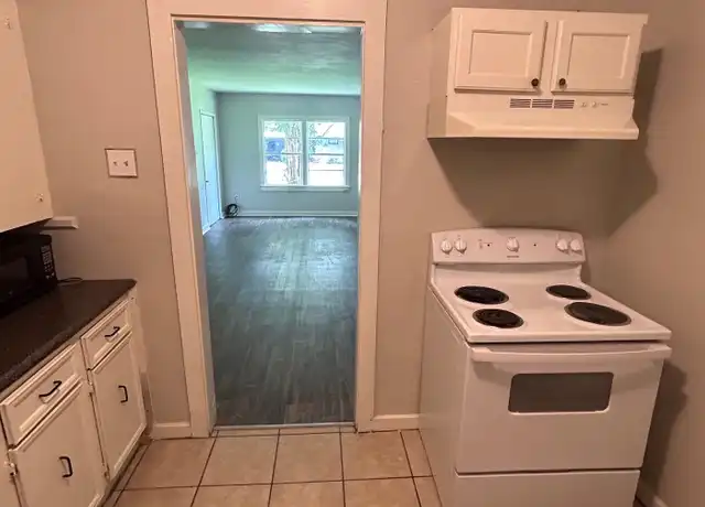 Property at 2011 Steiner St, Mobile, AL, 36605, 2 beds, 1 bath, [object Object]