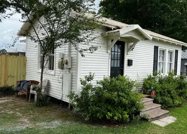 Property at 301 Saint Julien Ave, Lafayette, LA, 70506, 1 bed, 1 bath, [object Object]