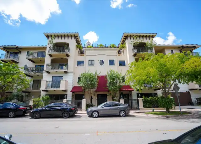 Property at 300 Majorca Ave #304, Coral Gables, FL, 33134, 2 beds, 2 baths, [object Object]