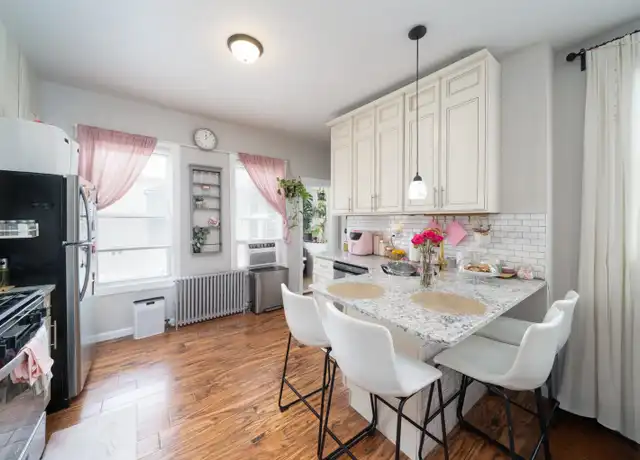 Property at 164 Orient St Unit 2, Bayonne, NJ, 07002, 2 beds, 1 bath, [object Object]