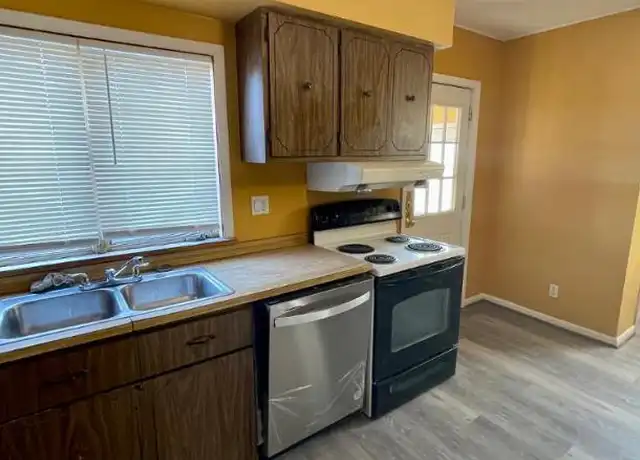 Property at 3263 Fulton Rd, Cleveland, OH, 44109, 2 beds, 1 bath, [object Object]