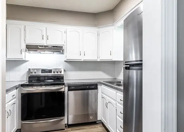 Photo of 9730 Locust St, Kansas City, MO 64131