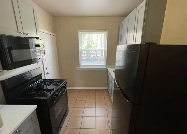 Property at 2648 E 78th St Unit 1, Chicago, IL, 60649, 2 beds, 1 bath, [object Object]