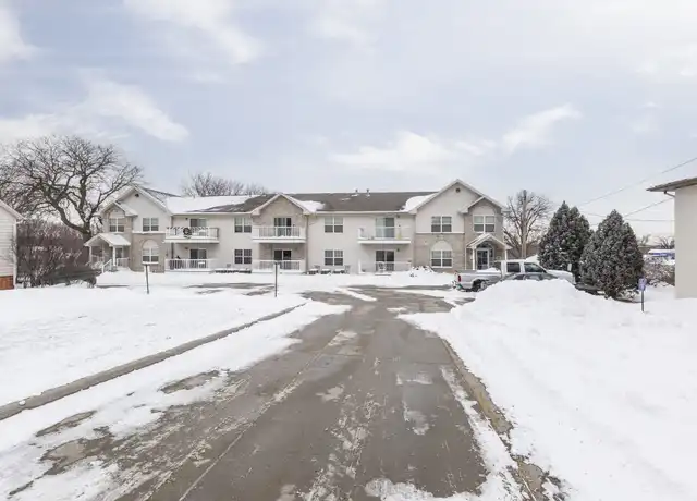 Property at 4860 S 131st St Unit 3, Omaha, NE, 68137, 2 beds, 1 bath, [object Object]