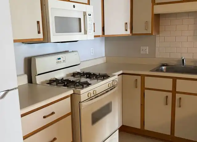 Property at 2 New Haven Dr #202, Nashua, NH, 03063, 2 beds, 1 bath, [object Object]