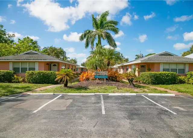 Property at 520 97th Ave N Unit B, Naples, FL, 34108, 1 bed, 1 bath, [object Object]