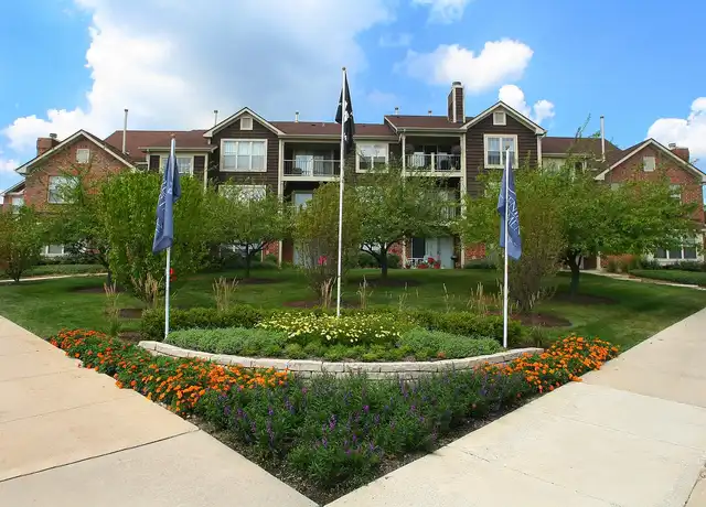 Property at Green Trails Apartments - 2800 Windsor Dr, Lisle, IL, 60532, 1 bed, 1 bath, [object Object]