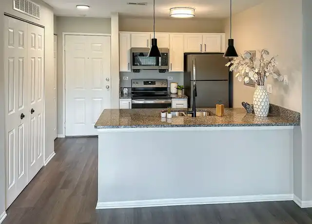 Property at Green Trails Apartments - 2800 Windsor Dr, Lisle, IL, 60532, 1 bed, 1 bath, [object Object]
