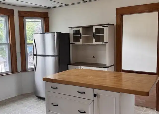 Property at 34 Stebbins St Unit 3, Worcester, MA, 01607, 3 beds, 1 bath, [object Object]