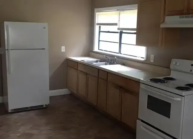 Property at 108 18th Ave NW, Center Point, AL, 35215, 3 beds, 1 bath, [object Object]