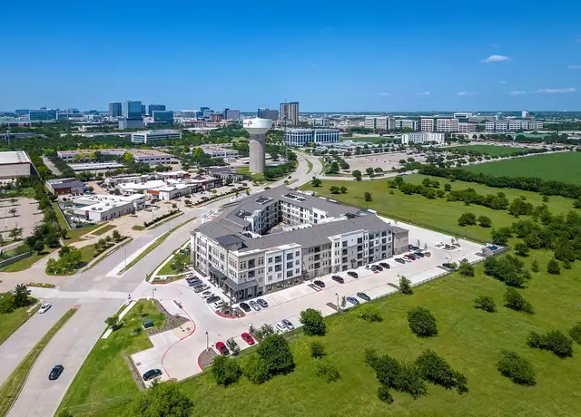 Photo of 6820 Communications Pkwy, Plano, TX 75024