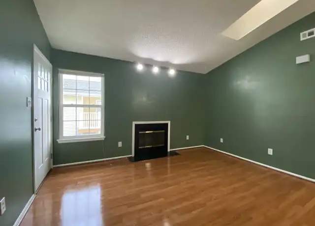 Property at 610 Zephyr Ct, Virginia Beach, VA, 23462, 2 beds, 1 bath, [object Object]