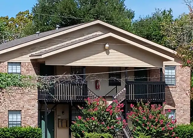 Property at 204 W Gooch St, Palestine, TX, 75801, 1 bed, 1 bath, [object Object]