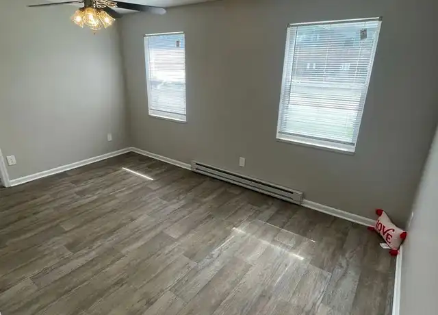 Property at 275 E 9th North St, Summerville, SC, 29483, 1 bed, 1 bath, [object Object]