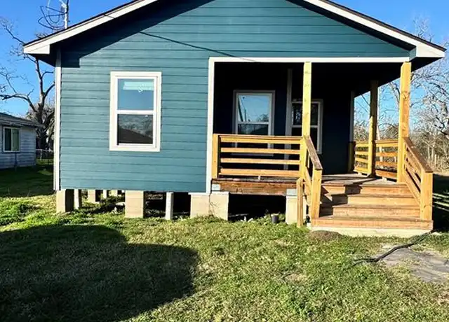 Property at 720 W Ash St, Angleton, TX, 77515, 3 beds, 2 baths, [object Object]