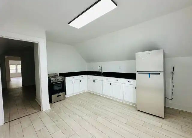 Property at 4014 Cypress Ave Unit 3, Cleveland, OH, 44109, 2 beds, 1 bath, [object Object]