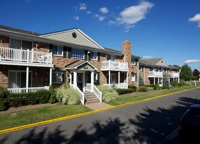 Property at 202 Lakeland Ave Unit B8, Sayville, NY, 11782, 1 bed, 1 bath, [object Object]
