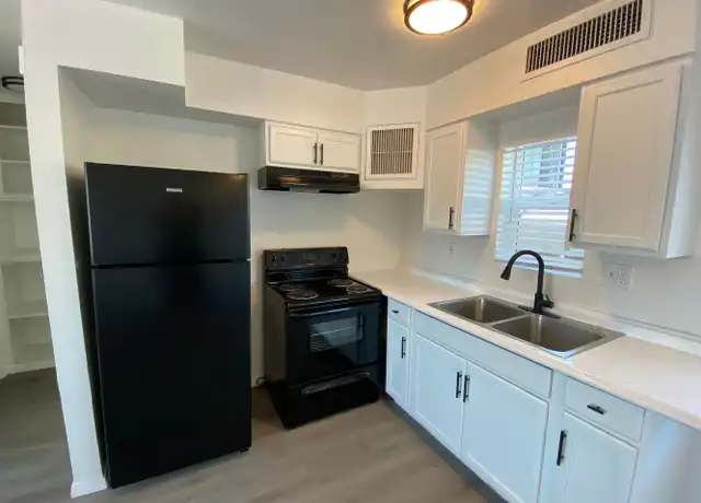 Property at 6862 N 44th Ave #4, Glendale, AZ, 85301, 0 beds, 1 bath, [object Object]