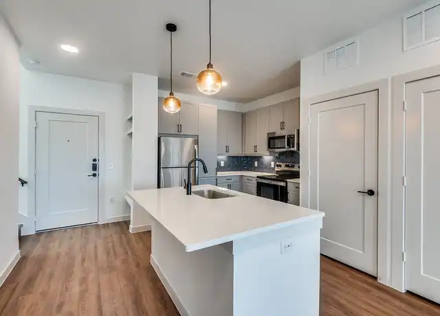 Property at The Cambridge - 627 N Lancaster Ave, Dallas, TX, 75203, 0-1 beds, 1 bath, [object Object]