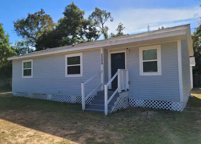 Property at 2209 W Yonge St, Pensacola, FL, 32505, 3 beds, 2 baths, [object Object]