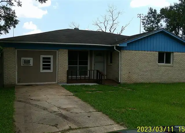 Property at 131 Lakewood Dr, Clute, TX, 77531, 3 beds, 2 baths, [object Object]