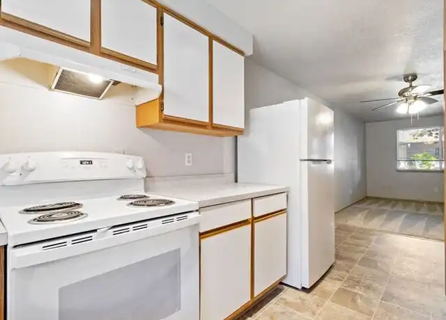 Property at 12057 SE Foster Rd, Portland, OR, 97266, 2 beds, 1.5 baths, [object Object]