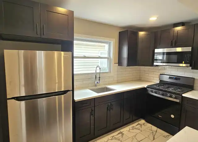 Property at 427 5th St Unit 3, Union City, NJ, 07087, 3 beds, 1 bath, [object Object]