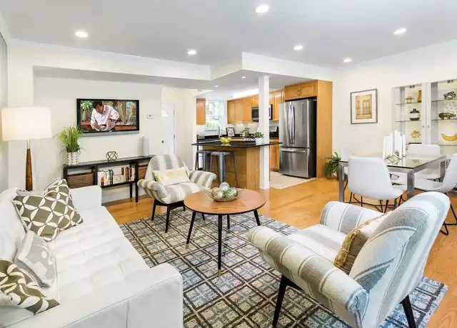 Property at 517 VFW Pkwy Unit 517, Chestnut Hill, MA, 02467, 2 beds, 1 bath, [object Object]