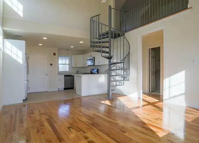 Property at 40 Cedar Swamp Rd #1005, Glen Cove, NY, 11542, 2 beds, 1 bath, [object Object]