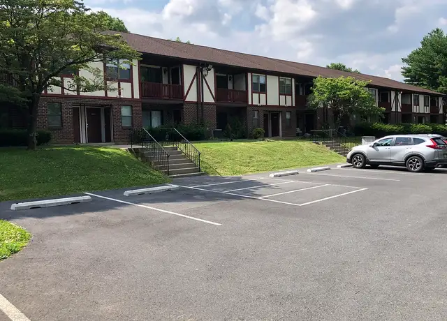 Photo of 1019 Westbury Cir, Bethlehem, PA 18017
