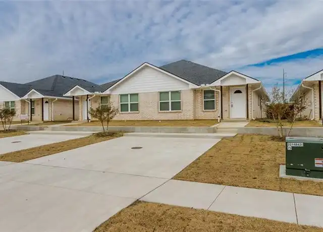 Property at 1016 Biloxi Dr, Ennis, TX, 75119, 3 beds, 2 baths, [object Object]