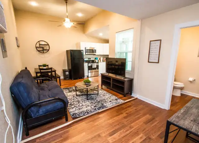 Property at 121 Douglas Way St Unit B, San Antonio, TX, 78210, 1 bed, 1 bath, [object Object]