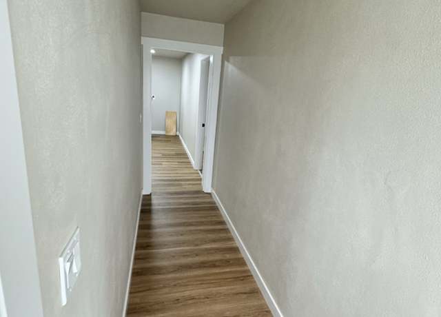 Photo of 192 Beacon Hill Dr Unit B, Longview, WA 98632