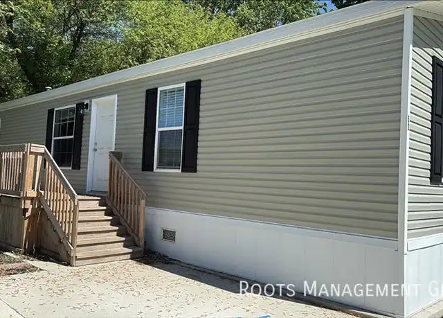 Property at 52 N Vermillion St Unit 52, Pontiac, IL, 61764, 3 beds, 2 baths, [object Object]