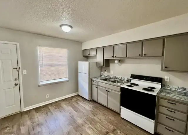 Property at 2017 S Elm St, Pittsburg, KS, 66762, 2 beds, 1 bath, [object Object]