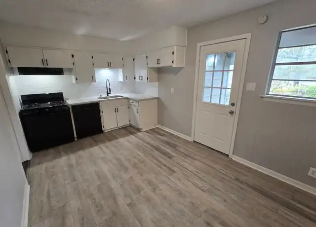 Property at 5 Oakview Dr, North Little Rock, AR, 72118, 3 beds, 1 bath, [object Object]