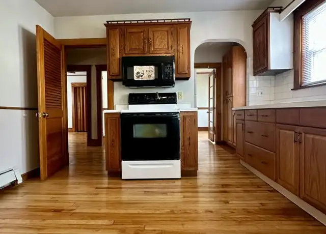 Property at 139 Fellsway W, Medford, MA, 02155, 3 beds, 1 bath, [object Object]