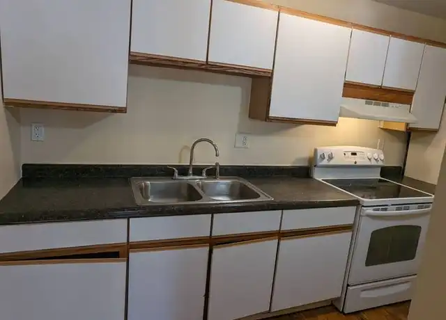 Property at 1814 N Main St Unit 1814-303, Rockford, IL, 61103, 2 beds, 1 bath, [object Object]